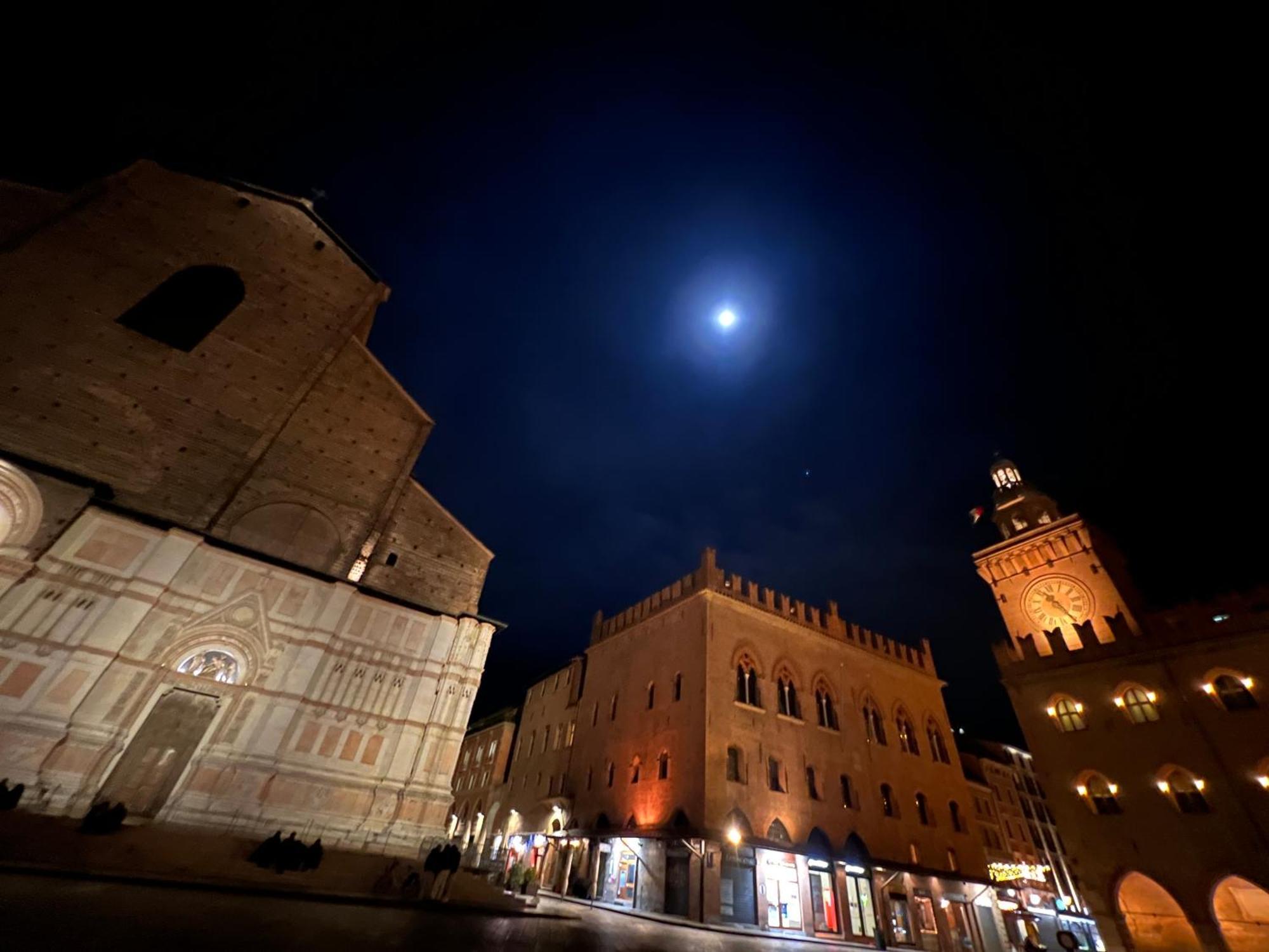 House Of Chariot - In The Heart Of Bologna Apartment Bagian luar foto